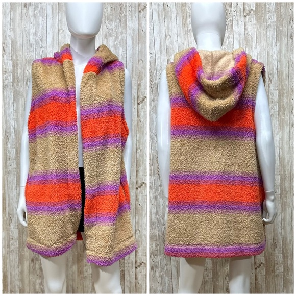 Koolaburra by UGG Cozy Sherpa Hooded Vest [1447] - Picture 2 of 9